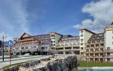 Rozbiórka dachu "Hotelu Gołębiewski"